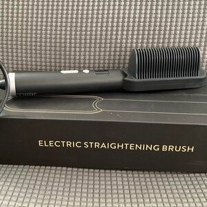 Black Electric Straightening Brush